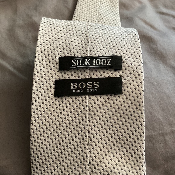 Hugo Boss Silk Tie - Picture 2 of 3